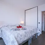 Penthouse-lakeview-ac-private Garden
