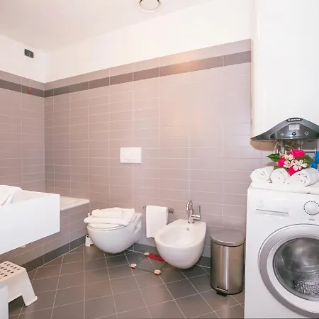 Apartment Penthouse-lakeview-ac-private Garden