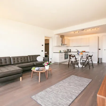 Penthouse-lakeview-ac-private Garden *