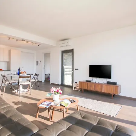 Penthouse-lakeview-ac-private Garden Menaggio