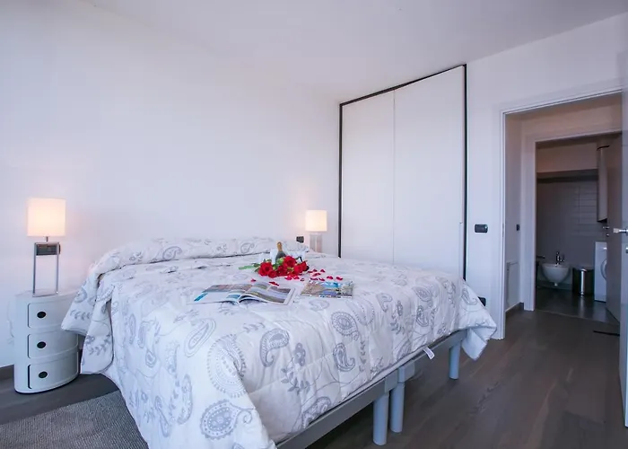 Penthouse-lakeview-ac-private Garden
