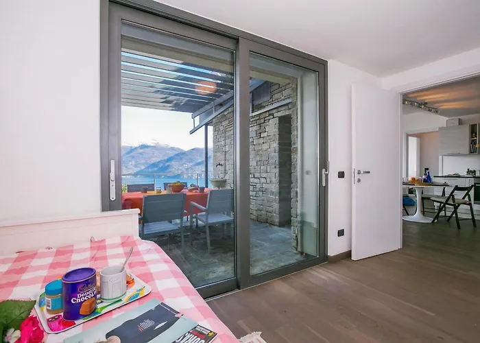 Penthouse-lakeview-ac-private Garden Menaggio