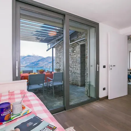 Penthouse-lakeview-ac-private Garden メナッジョ